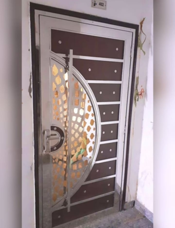 Steel gate design 104
