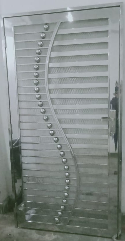 Steel gate design 112