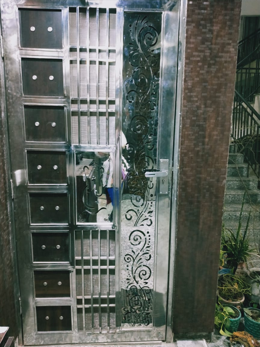 Steel gate design 114
