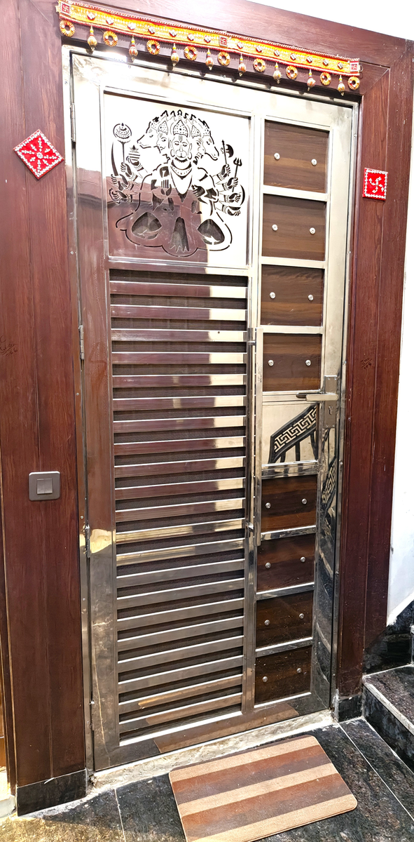 Steel gate design 136